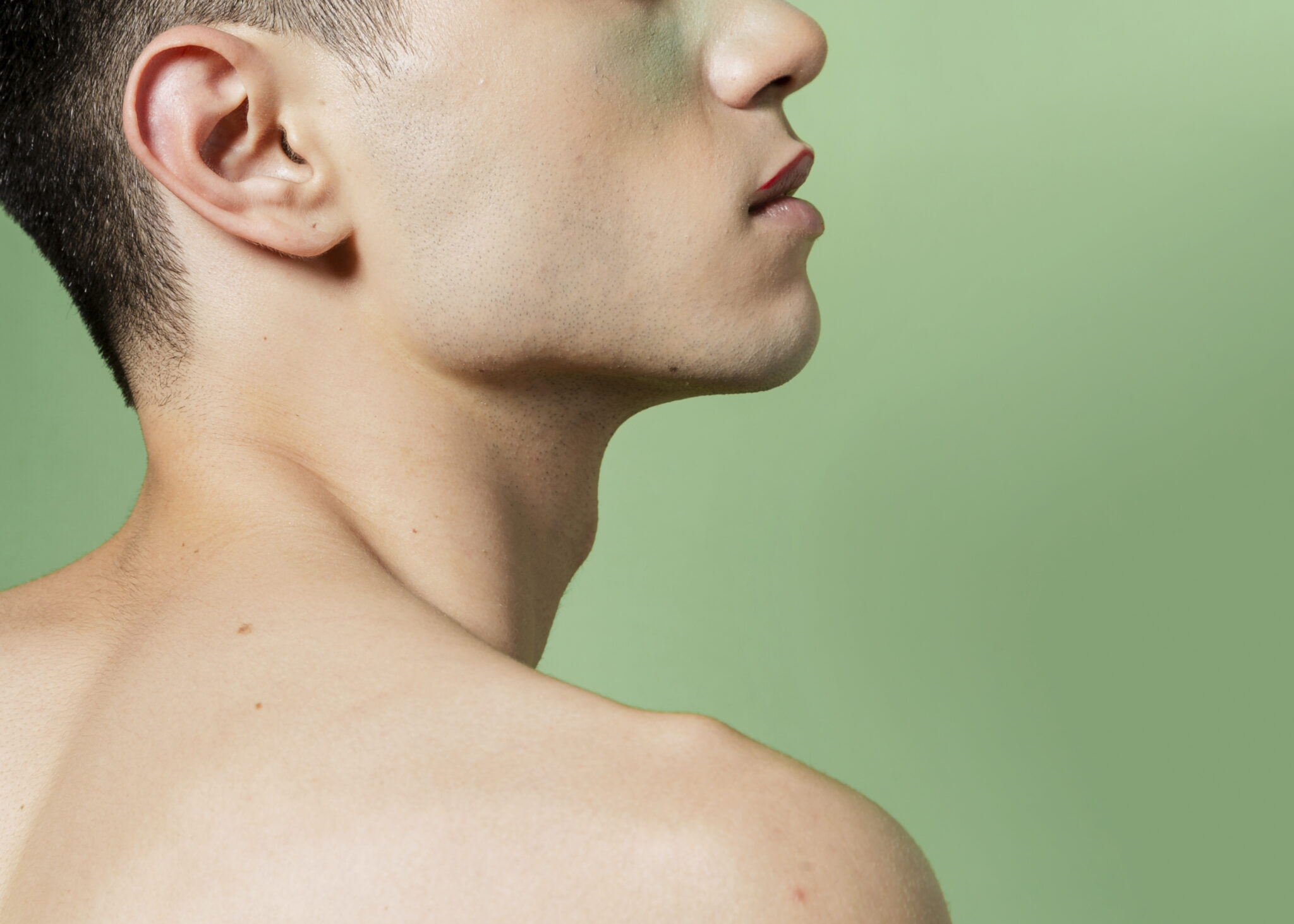 Jaw line maschile: definizione mandibolare senza eccessi